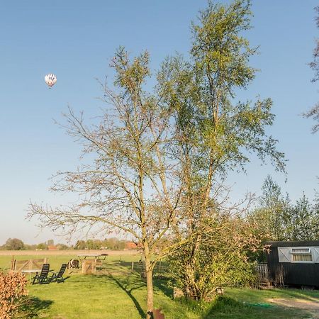 Pipowagen Lidewei Groningen Westerwolde unieke ligging met eigen tuin en vrij uitzicht over veld naar natuurgebied Bed and Breakfast Onstwedde Buitenkant foto