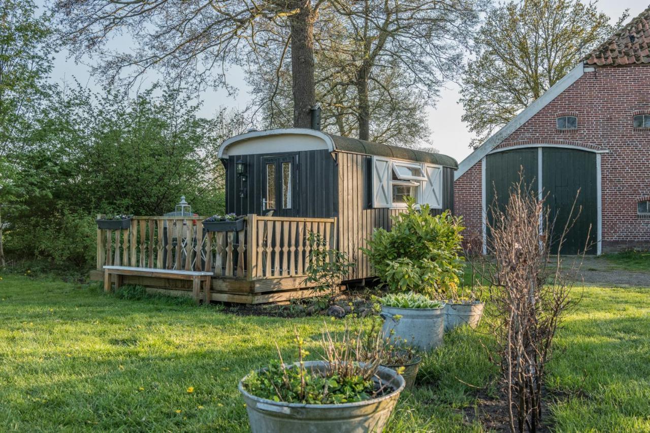 Pipowagen Lidewei Groningen Westerwolde unieke ligging met eigen tuin en vrij uitzicht over veld naar natuurgebied Bed and Breakfast Onstwedde Buitenkant foto