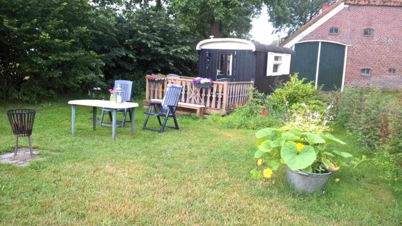 Pipowagen Lidewei Groningen Westerwolde unieke ligging met eigen tuin en vrij uitzicht over veld naar natuurgebied Bed and Breakfast Onstwedde Buitenkant foto